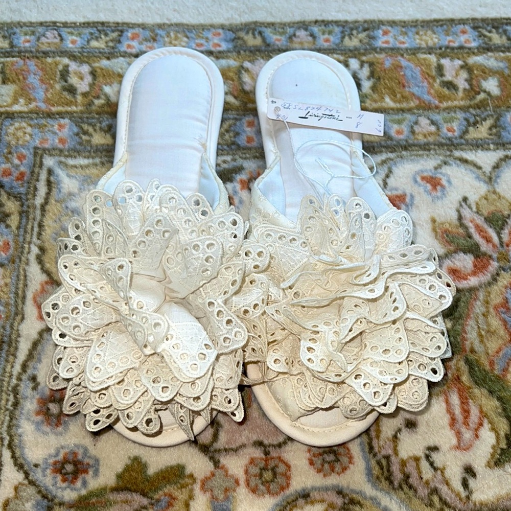 NWT Vintage Grandmillenial Ivory Glamour Skuffs Madye’s Ivory Slippers M 7-8